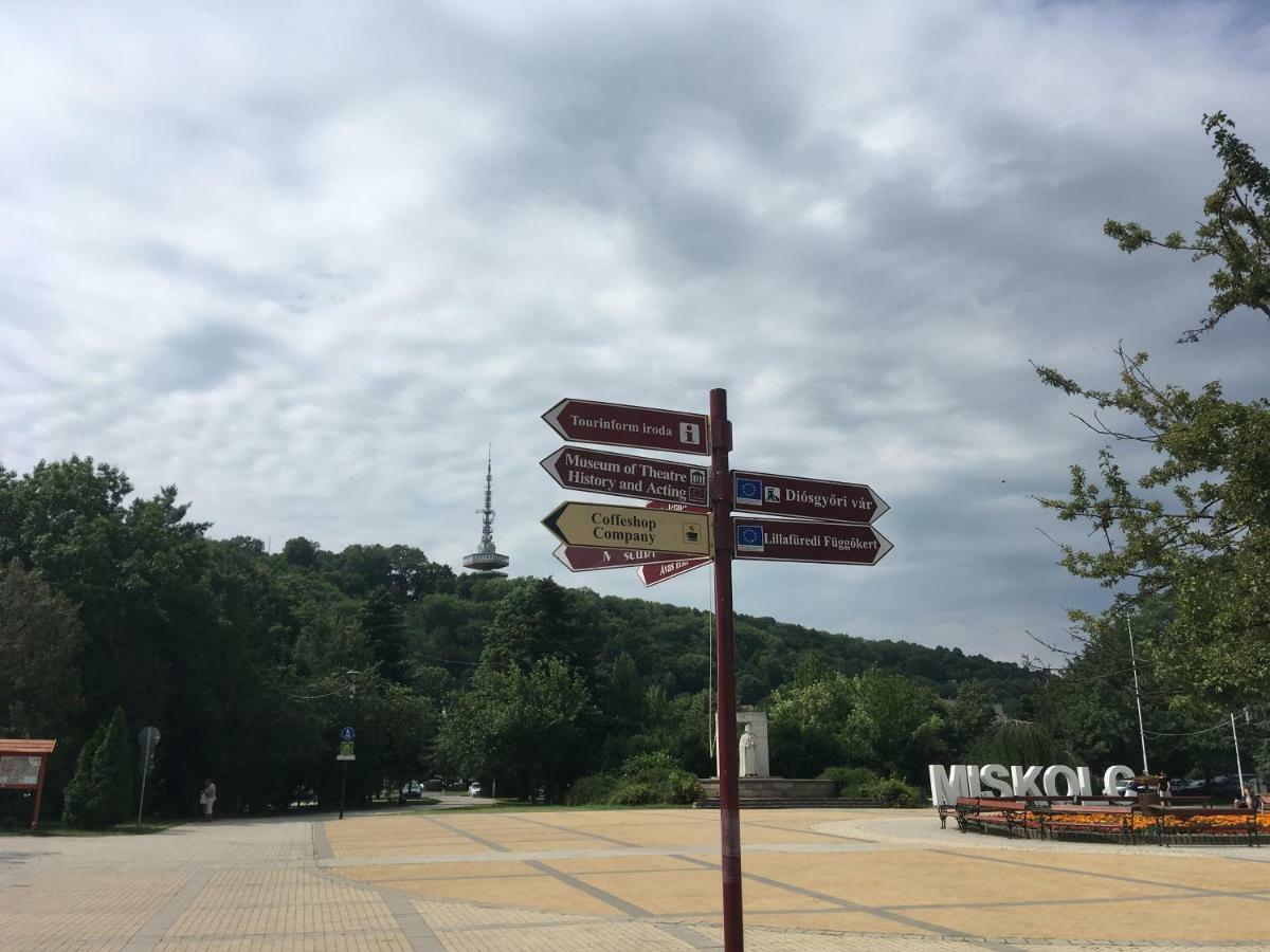 Mse Apartman Miskolc Exterior photo