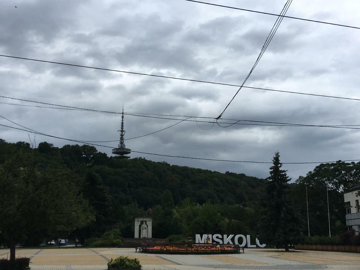 Mse Apartman Miskolc Exterior photo